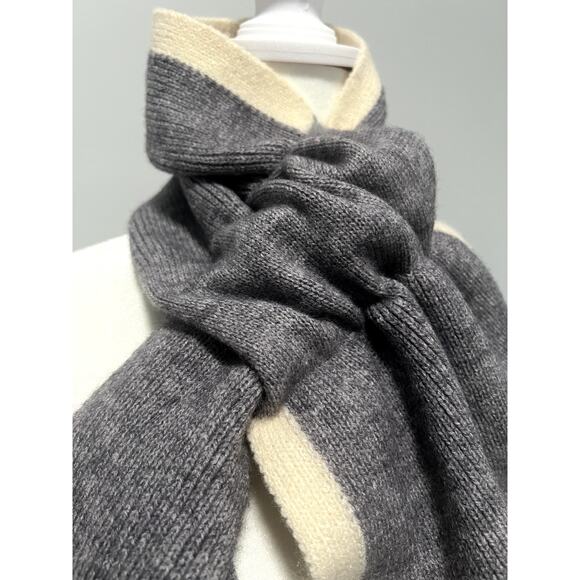 Short Knit Grey and beige scarf - Picture 2 of 7